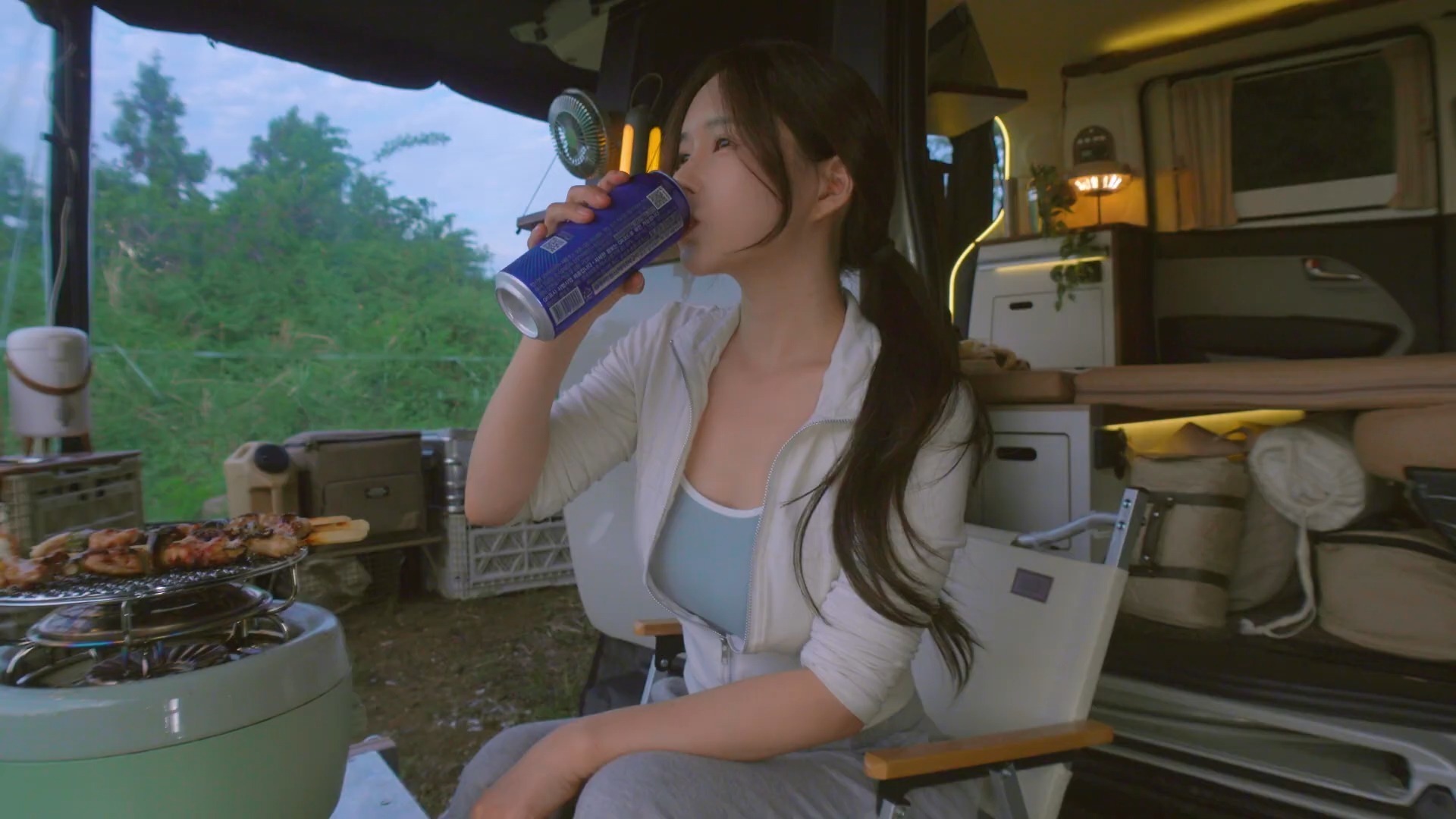 重庆高温红色预警两连发 防空洞成避暑“天堂”